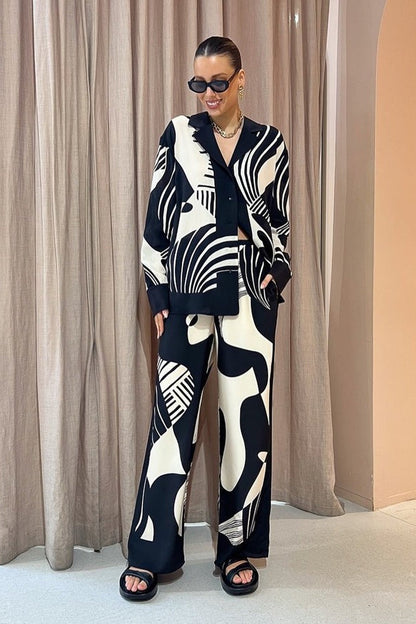 VERSATILE BLACK AND WHITE SET