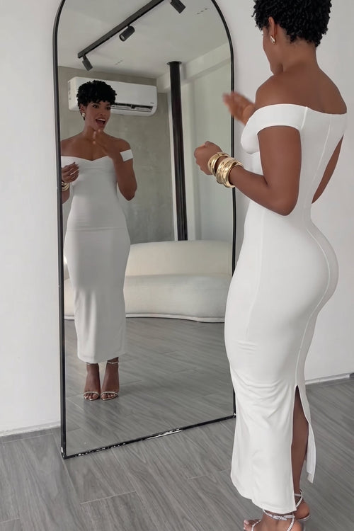 Curve-Hugging Off-Shoulder Maxi Dress