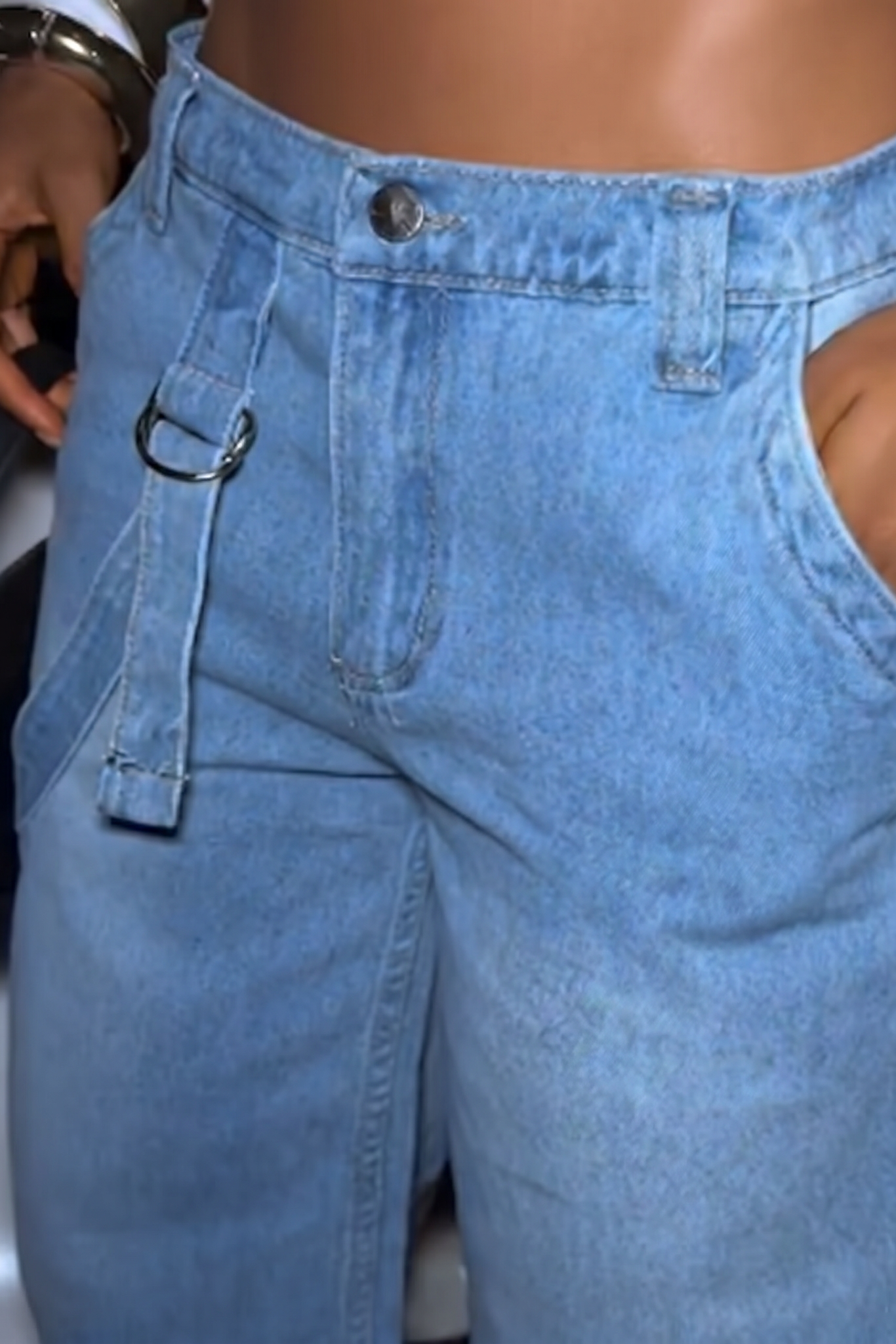 Light Wash D-Ring Strap Decor Loose Wide Leg Denim Bermuda Shorts