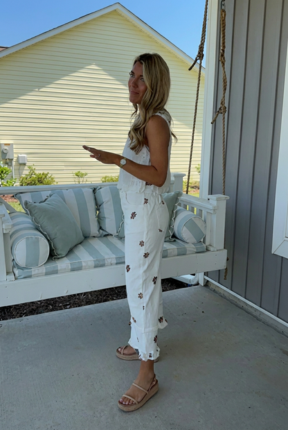 Ruffle Hem Floral Embroidered Cropped Jeans