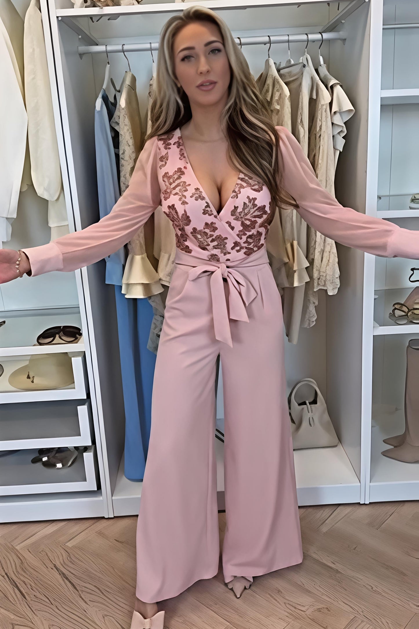 Pleated sequin-decorated deep V-shaped jumpsuit